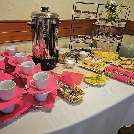 Bed and Breakfast Restauracja Kaprys Ζγκοζέλετς