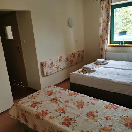 Bed and Breakfast Restauracja Kaprys Ζγκοζέλετς