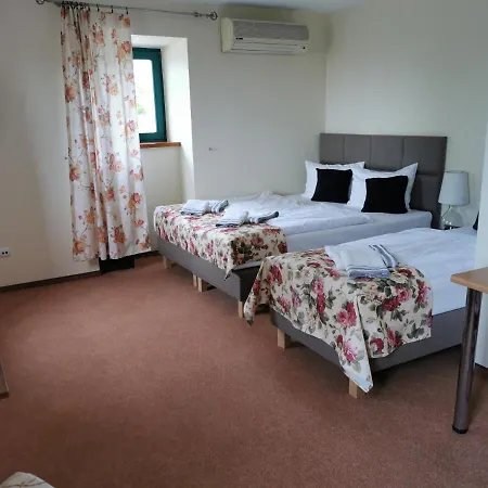 Restauracja Kaprys Bed and Breakfast 3*
